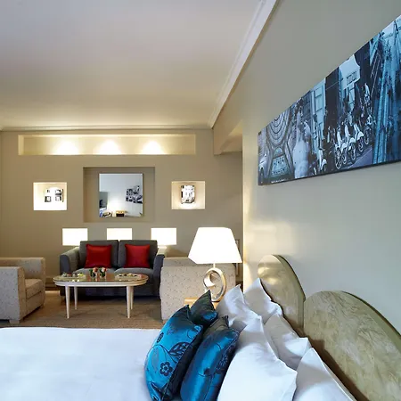 Hilton מלון 4*