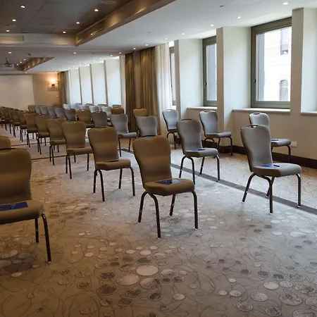 Hilton מלון