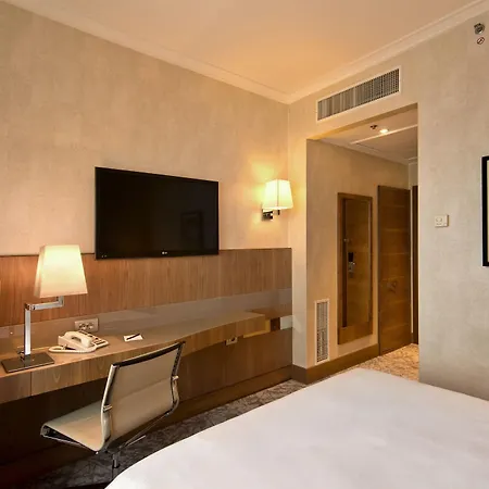 Hilton מלון